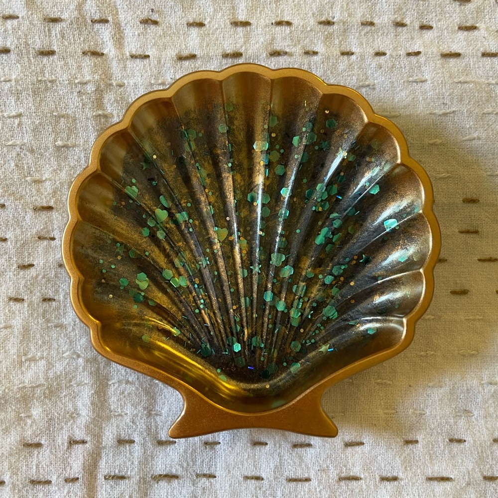 ❌SOLD❌ Handmade glitter clam seashell soap dish tray plate